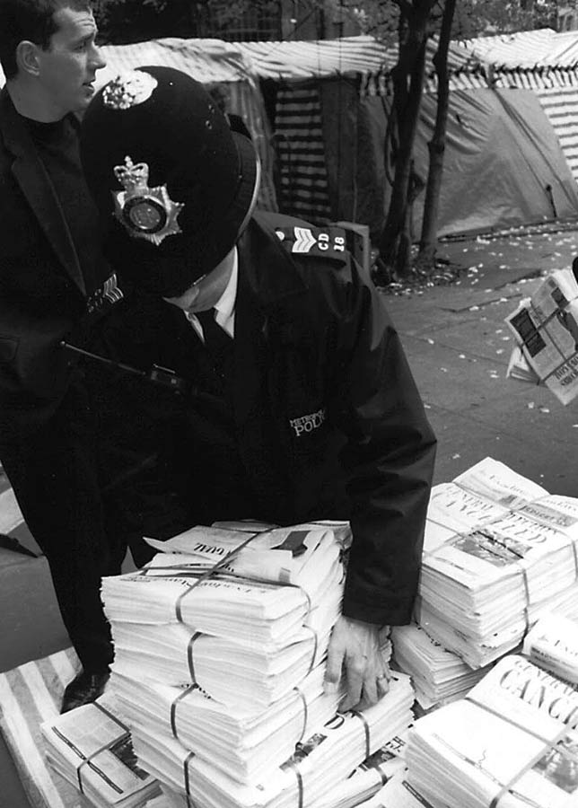 'Evading Standards'</em> being impounded on Piccadilly, London, as RTS activists were arrested.